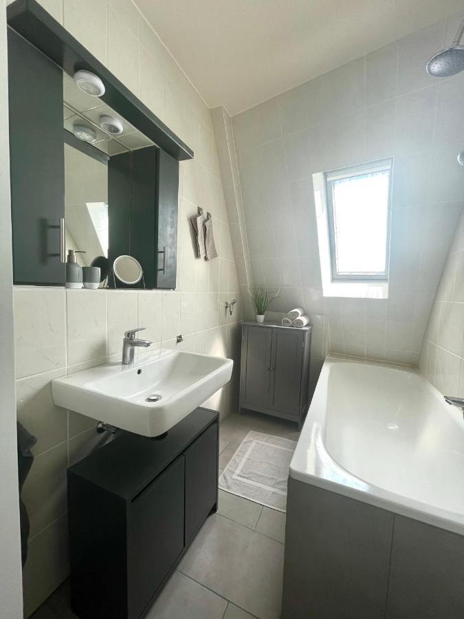 קרפלד City Apartment, Ferienwohnung 3 Zkdb, Balkon, Dachgeschoss, Naehe Duesseldorf מראה חיצוני תמונה